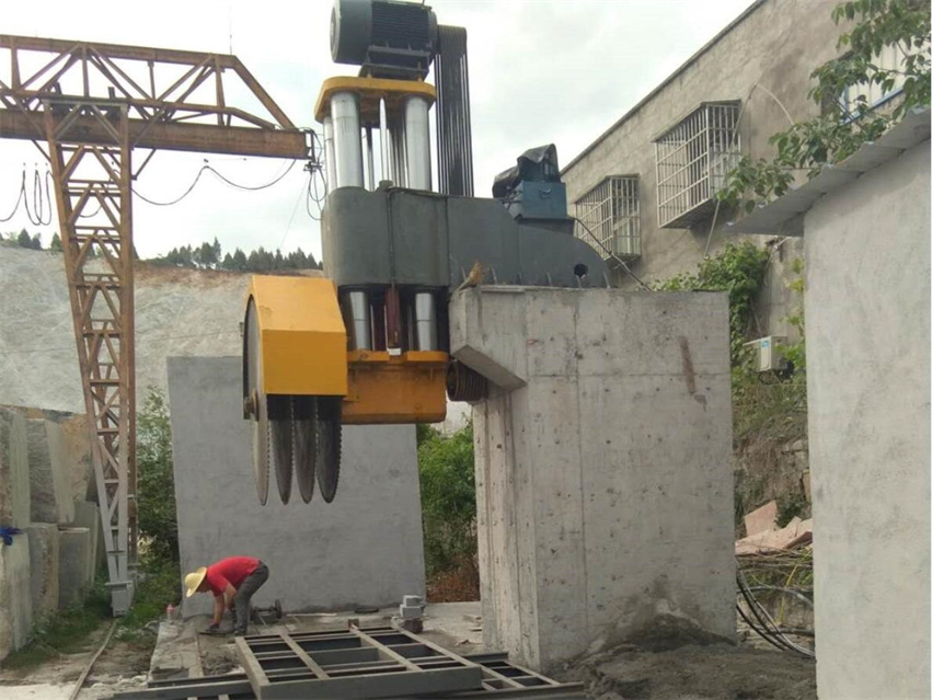 組合鋸石機客戶現(xiàn)場